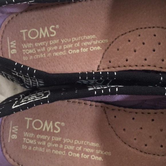 Toms Black/White Geometric Square Printed Slip On - Picture 5 of 6